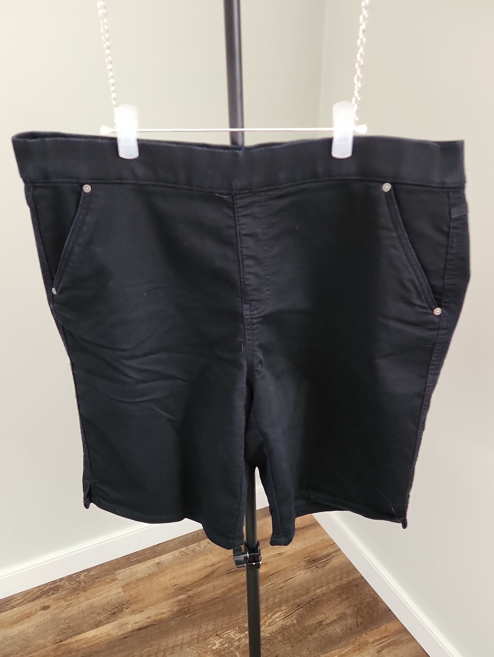 Intro Love the Fit Pull-on Black Jean Shorts Size 16W